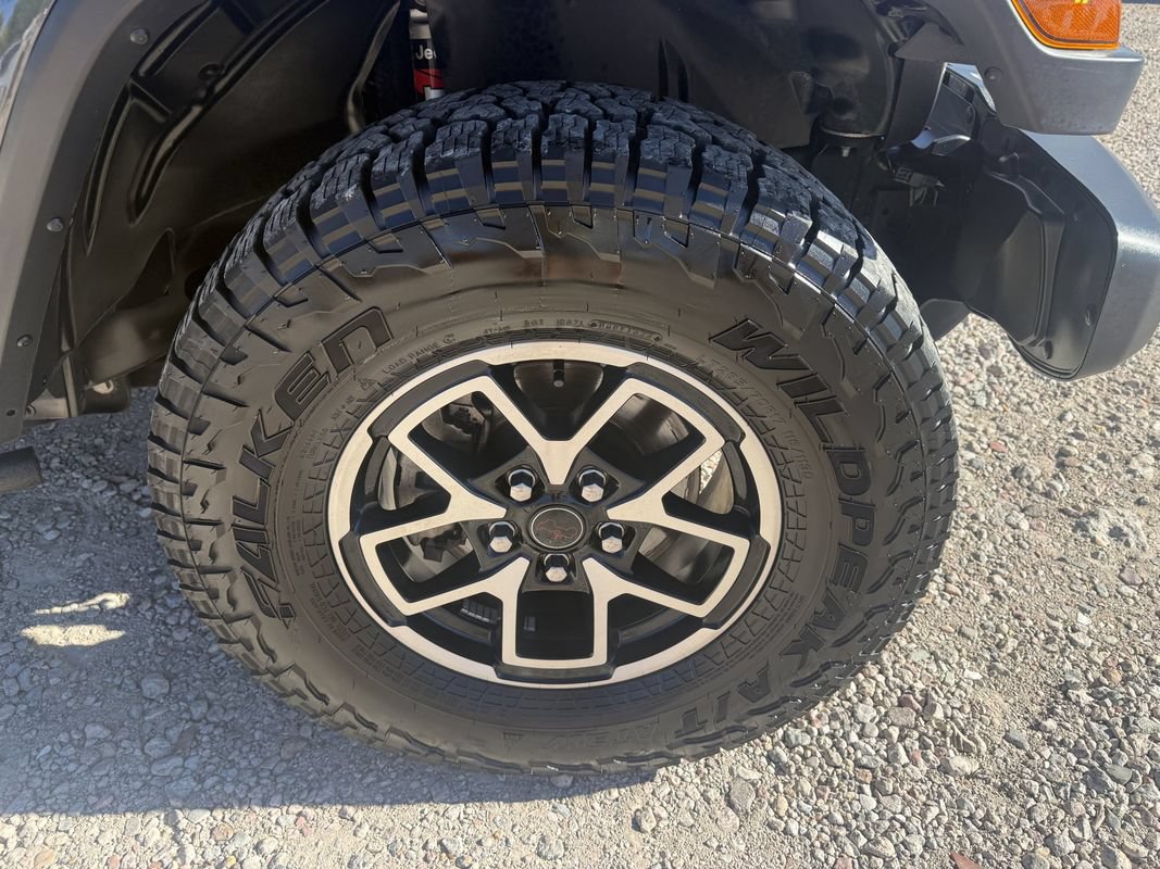 Used 2020 Jeep Gladiator Overland AWD/4WD image 12