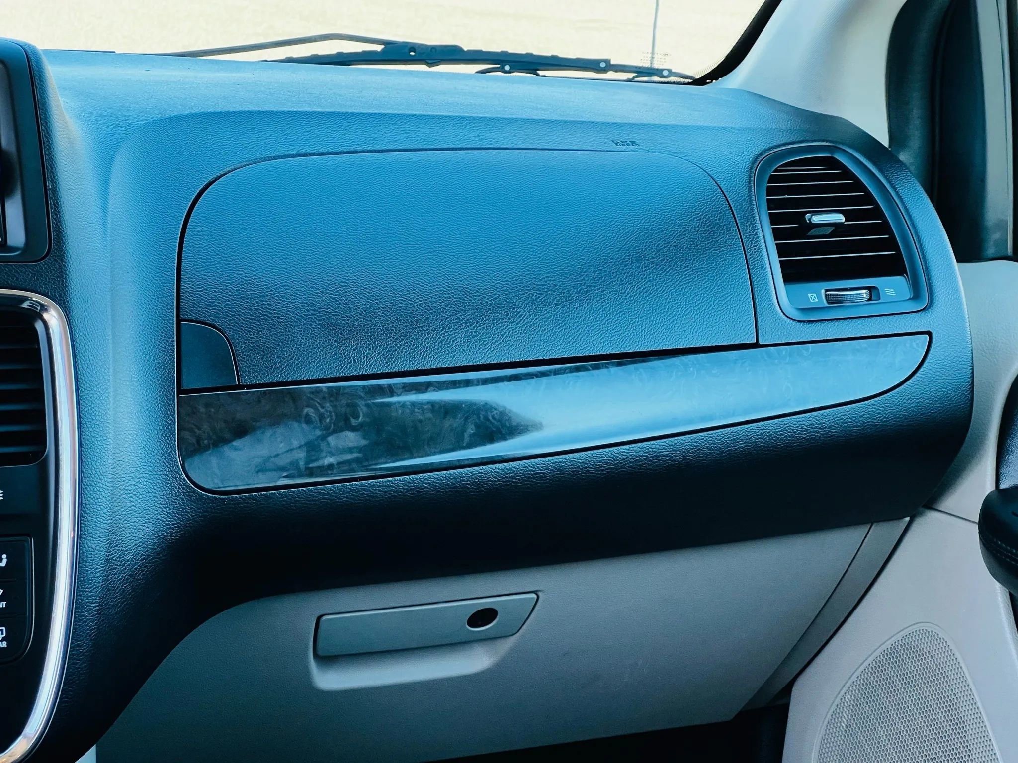 Used 2014 Dodge Grand Caravan SXT image 19