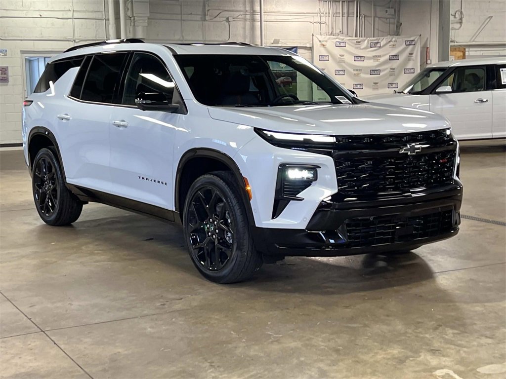 New 2026 Chevrolet Traverse RS w/ LPO, Floor Liner Package image 7