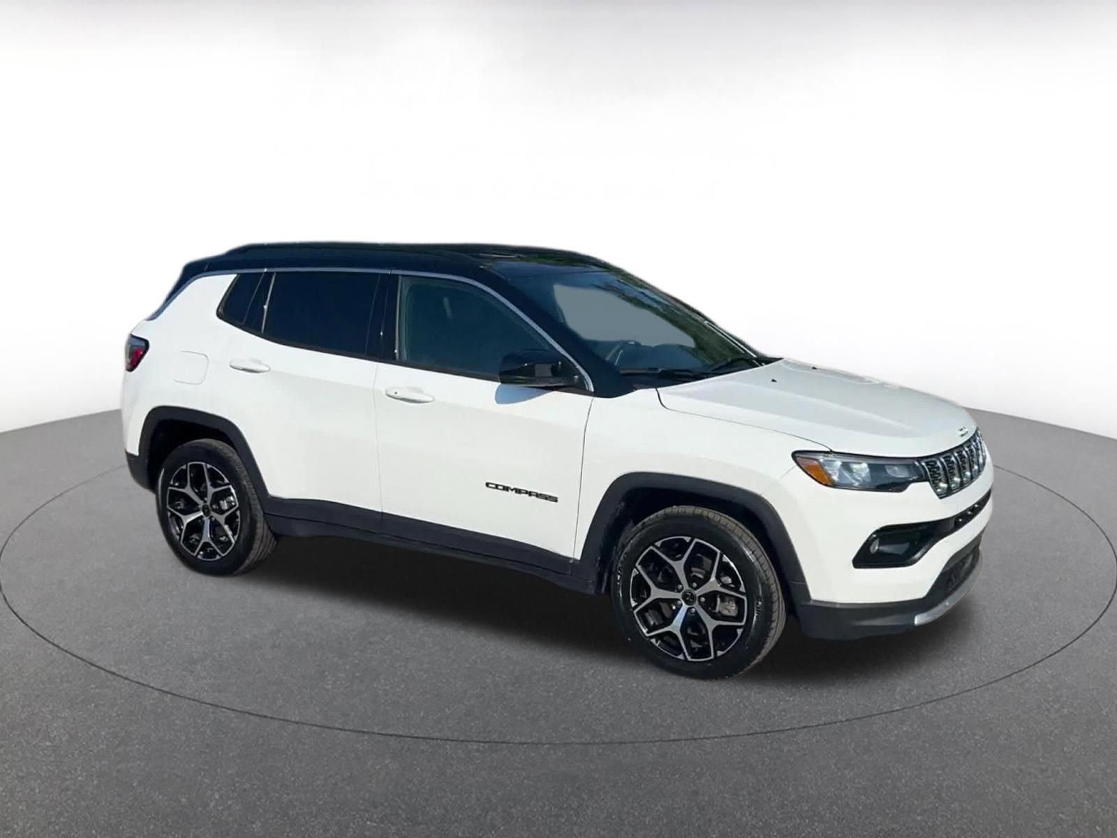 Used 2025 Jeep Compass Limited AWD/4WD image 2