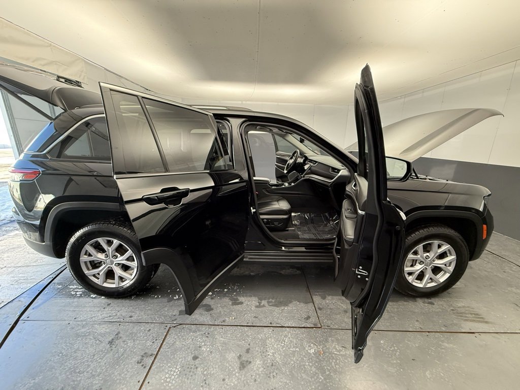 Used 2022 Jeep Grand Cherokee Limited image 19