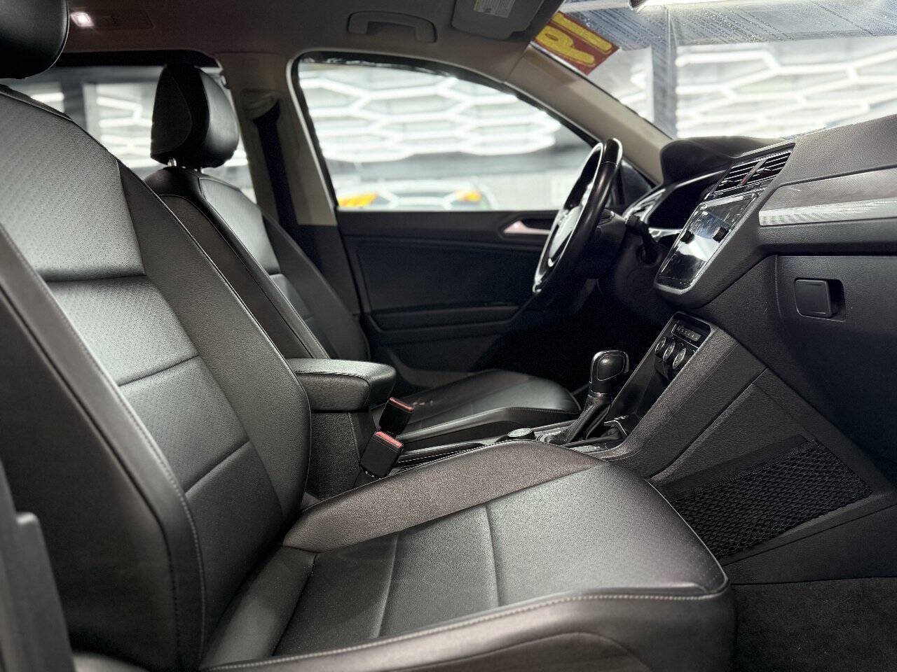 Used 2019 Volkswagen Tiguan SEL w/ 3rd Row Seat Package AWD/4WD image 7