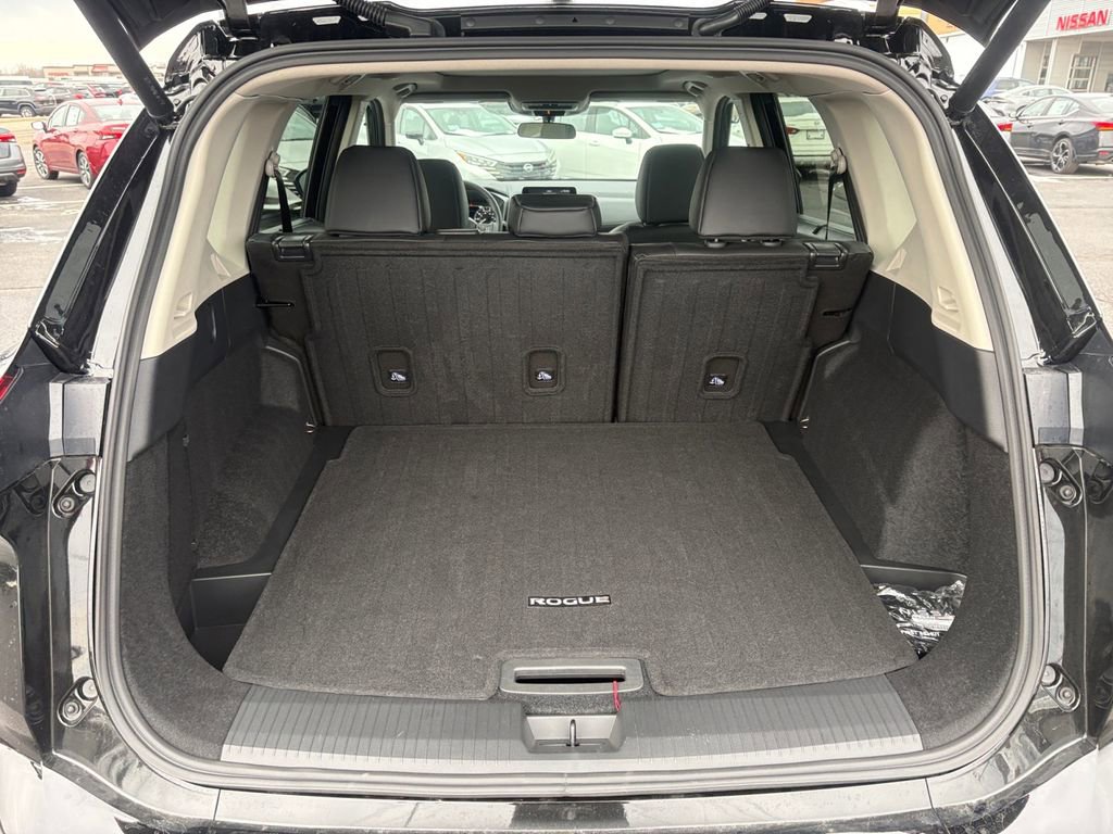 Used 2026 Nissan Rogue SV w/ SV Premium Package image 23