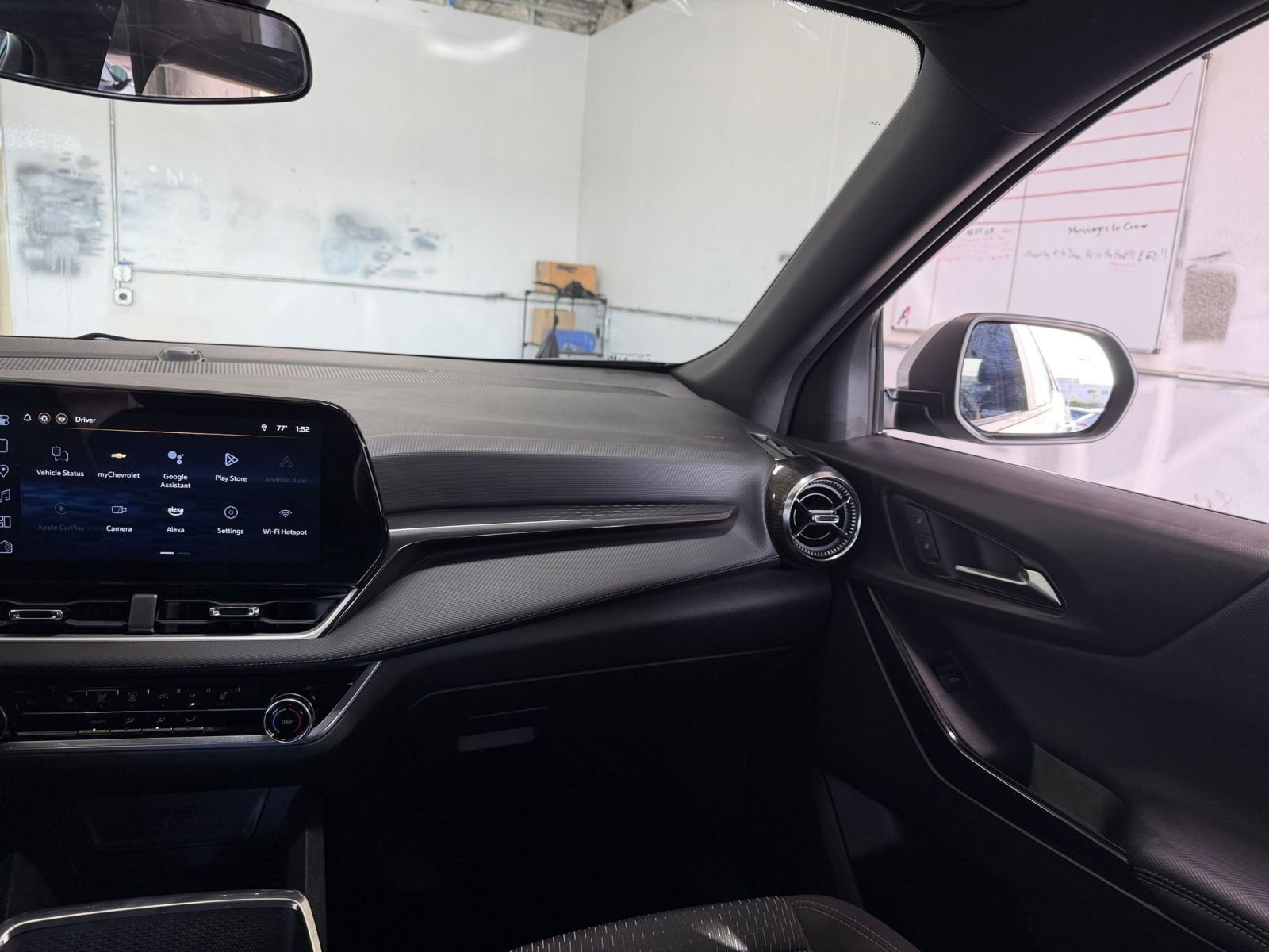 Used 2025 Chevrolet Equinox LT image 34