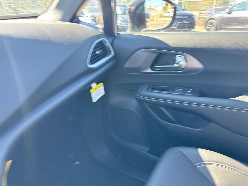 New 2026 Chrysler Voyager LX image 37