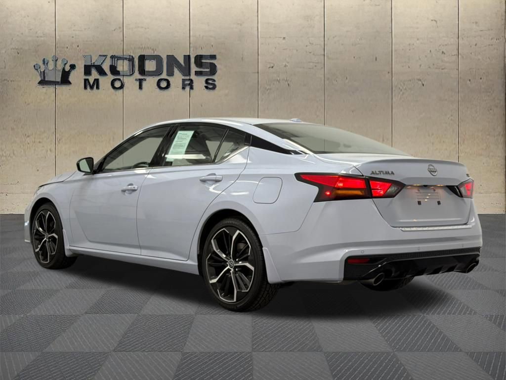 Used 2023 Nissan Altima 2.5 SR FWD image 6