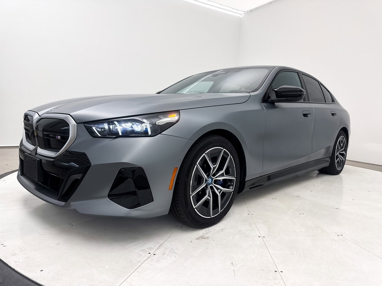 Used 2024 BMW i5 M60 w/ Premium Package image 16