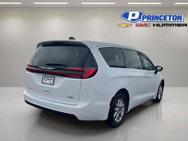Used 2025 Chrysler Pacifica Select FWD image 7
