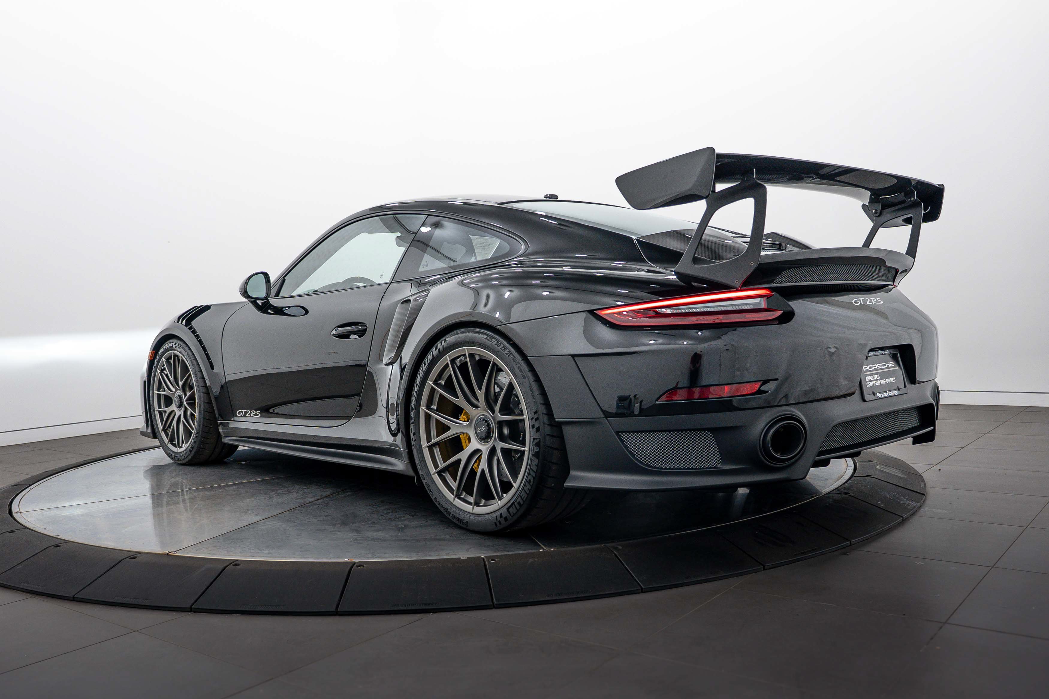 Certified 2018 Porsche 911 GT2 RS RWD image 3