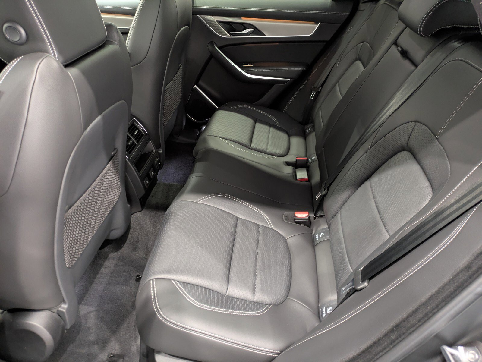 New 2026 Jaguar F-PACE R-Dynamic S image 11