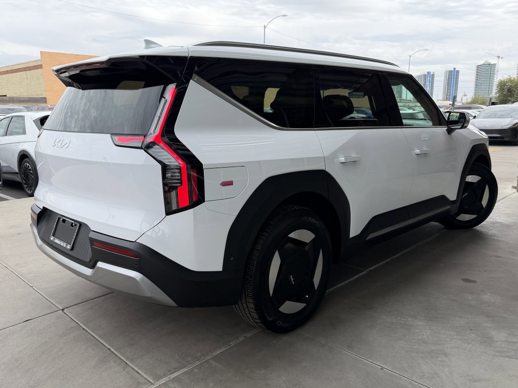 Used 2026 Kia EV9 Wind image 4