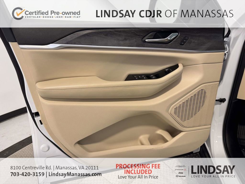 Certified 2025 Jeep Grand Cherokee L Limited w/ Luxury Tech Group II AWD/4WD image 19