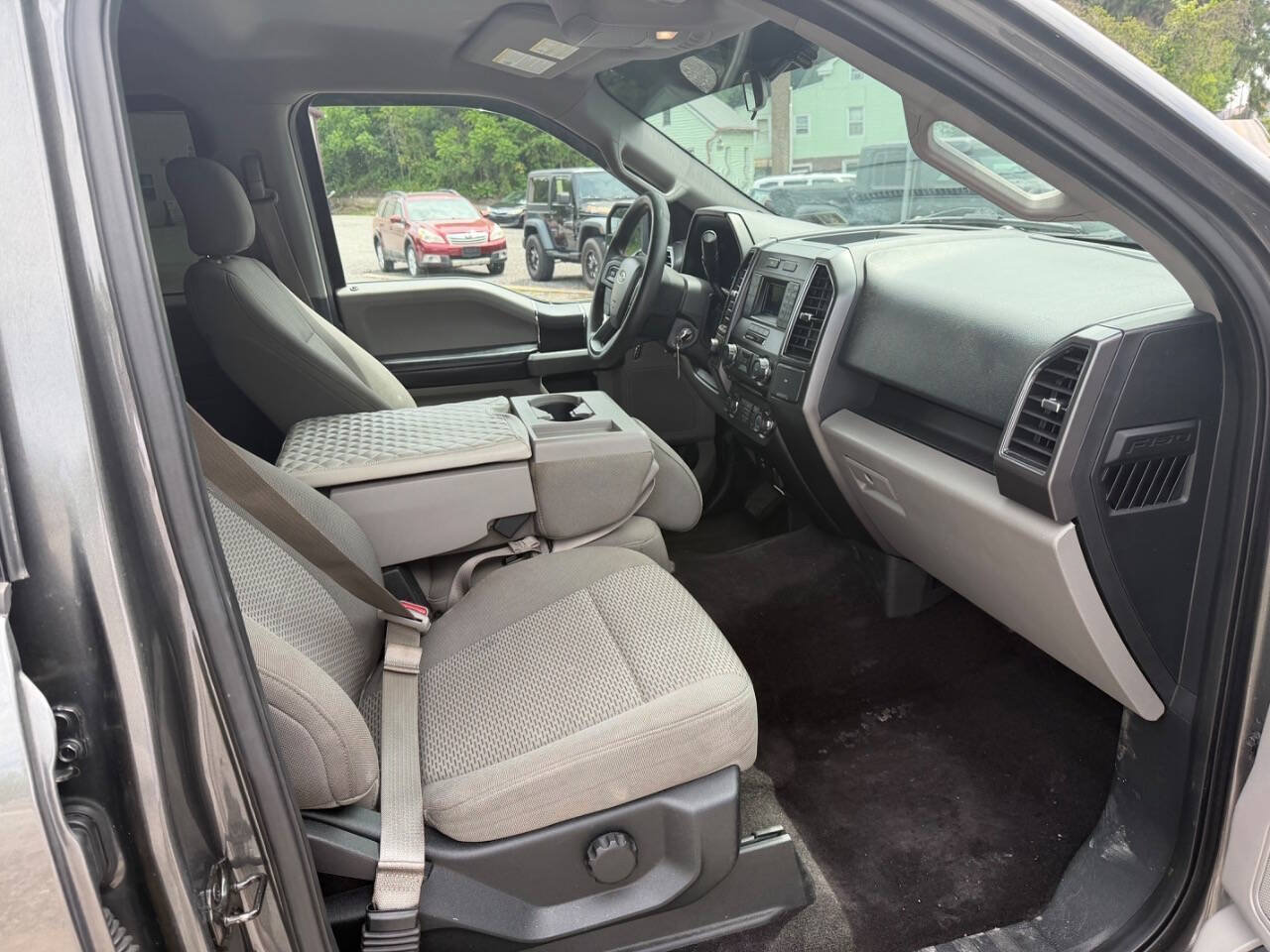 Used 2017 Ford F150 XLT AWD/4WD image 27
