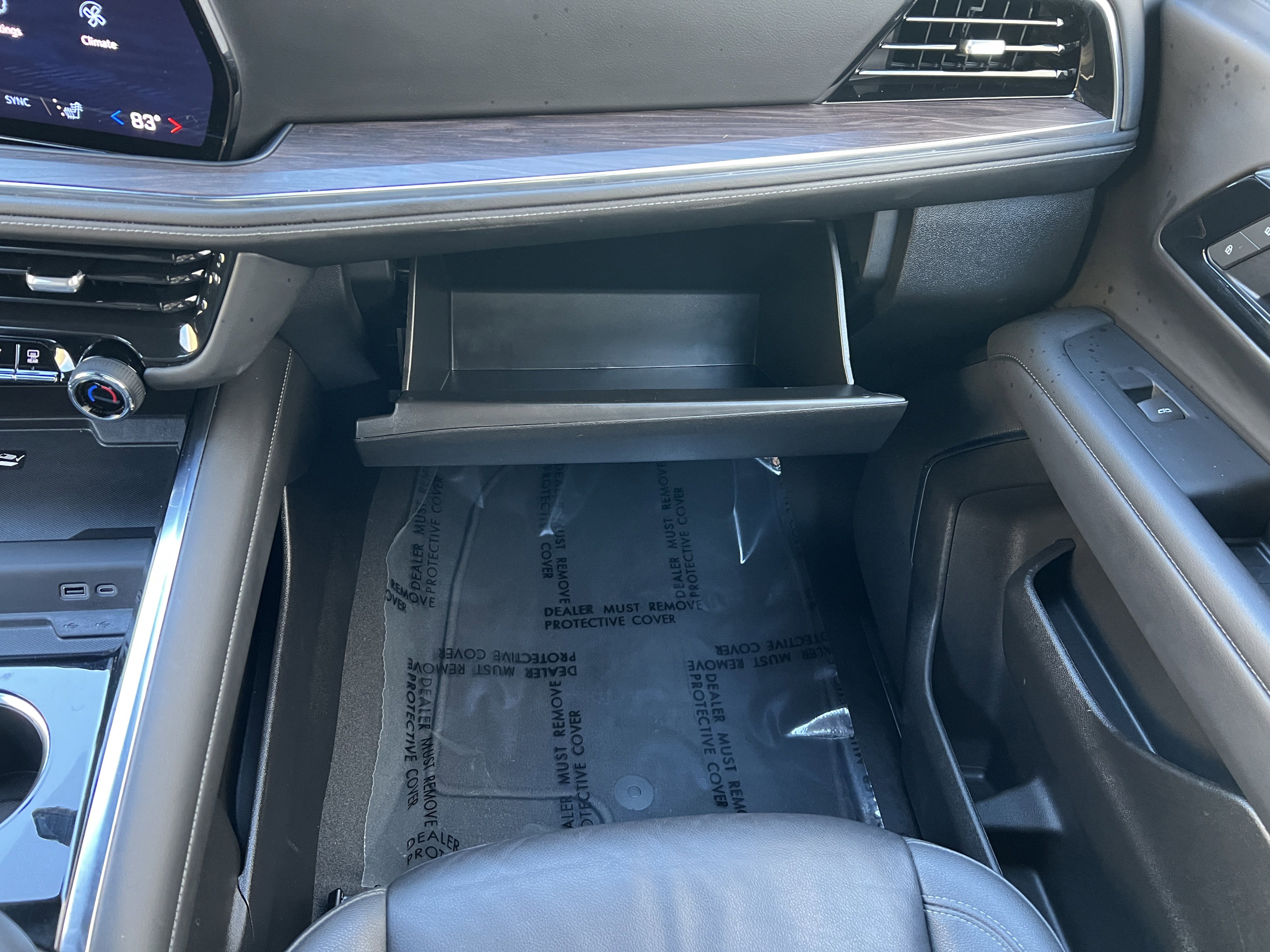 Used 2025 Chevrolet Suburban LT image 37