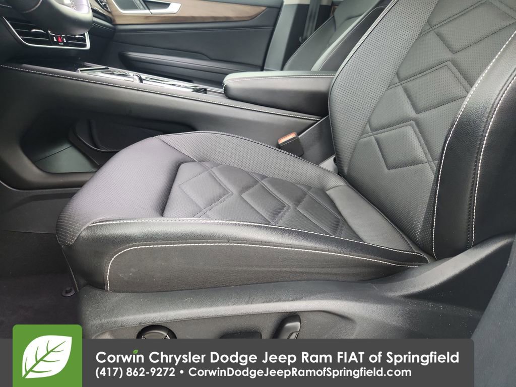 Used 2025 Volkswagen Atlas SE image 20