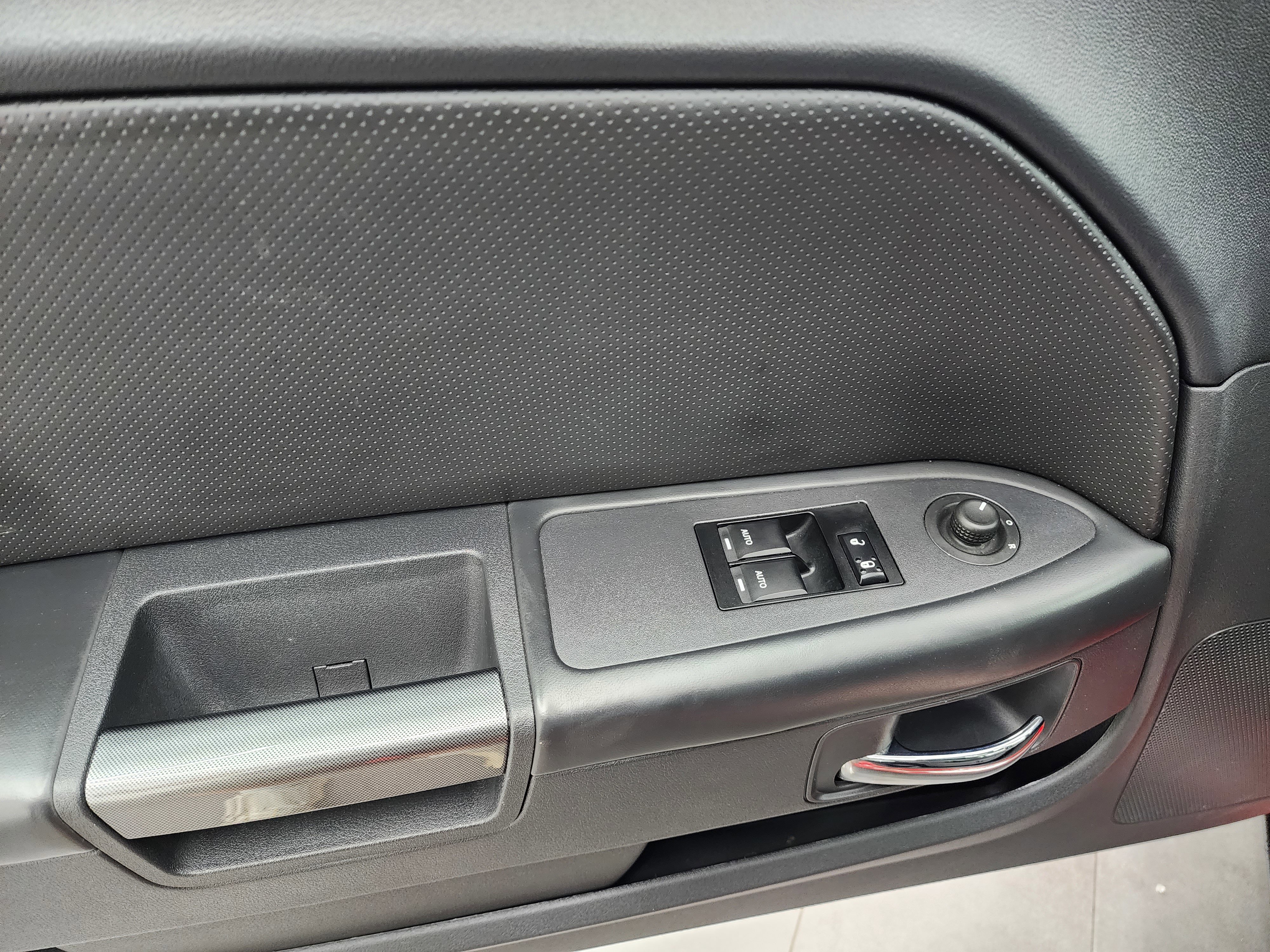 Used 2010 Dodge Challenger R/T RWD image 33