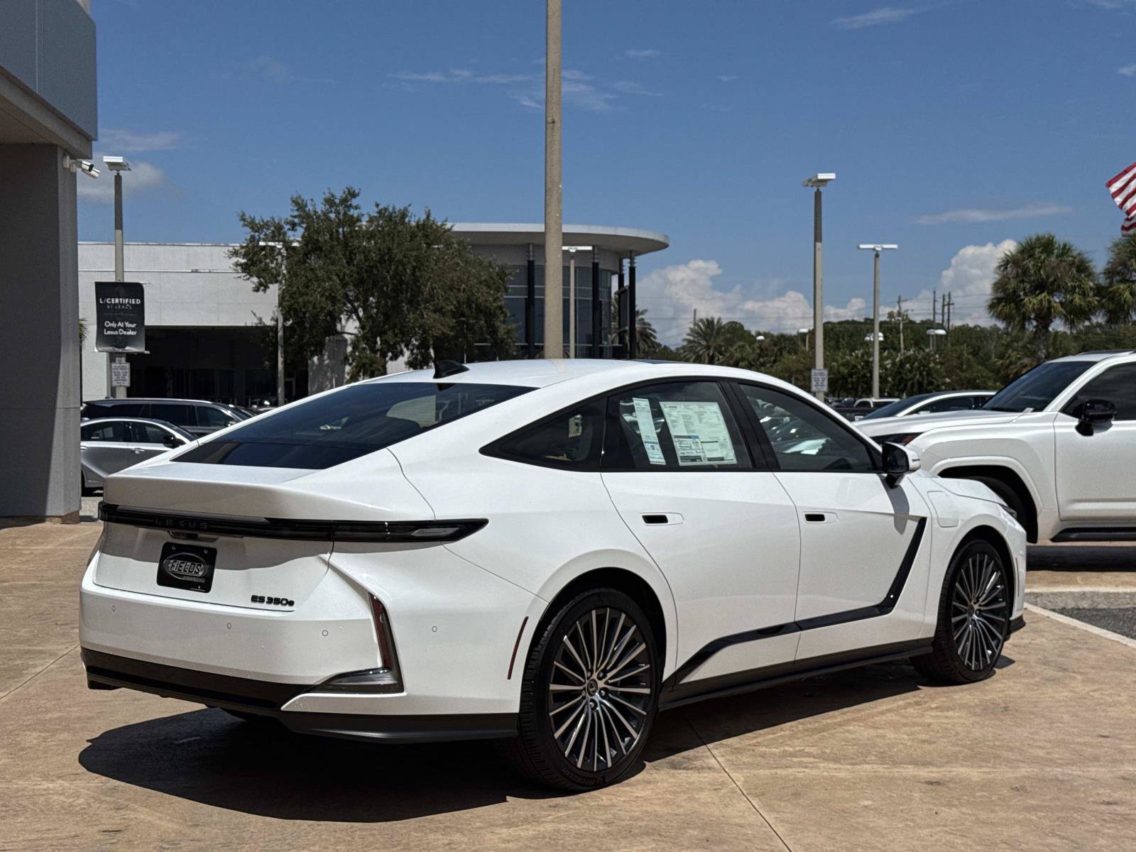 New 2026 Lexus ES 350e w/ Cold Area Package FWD image 3