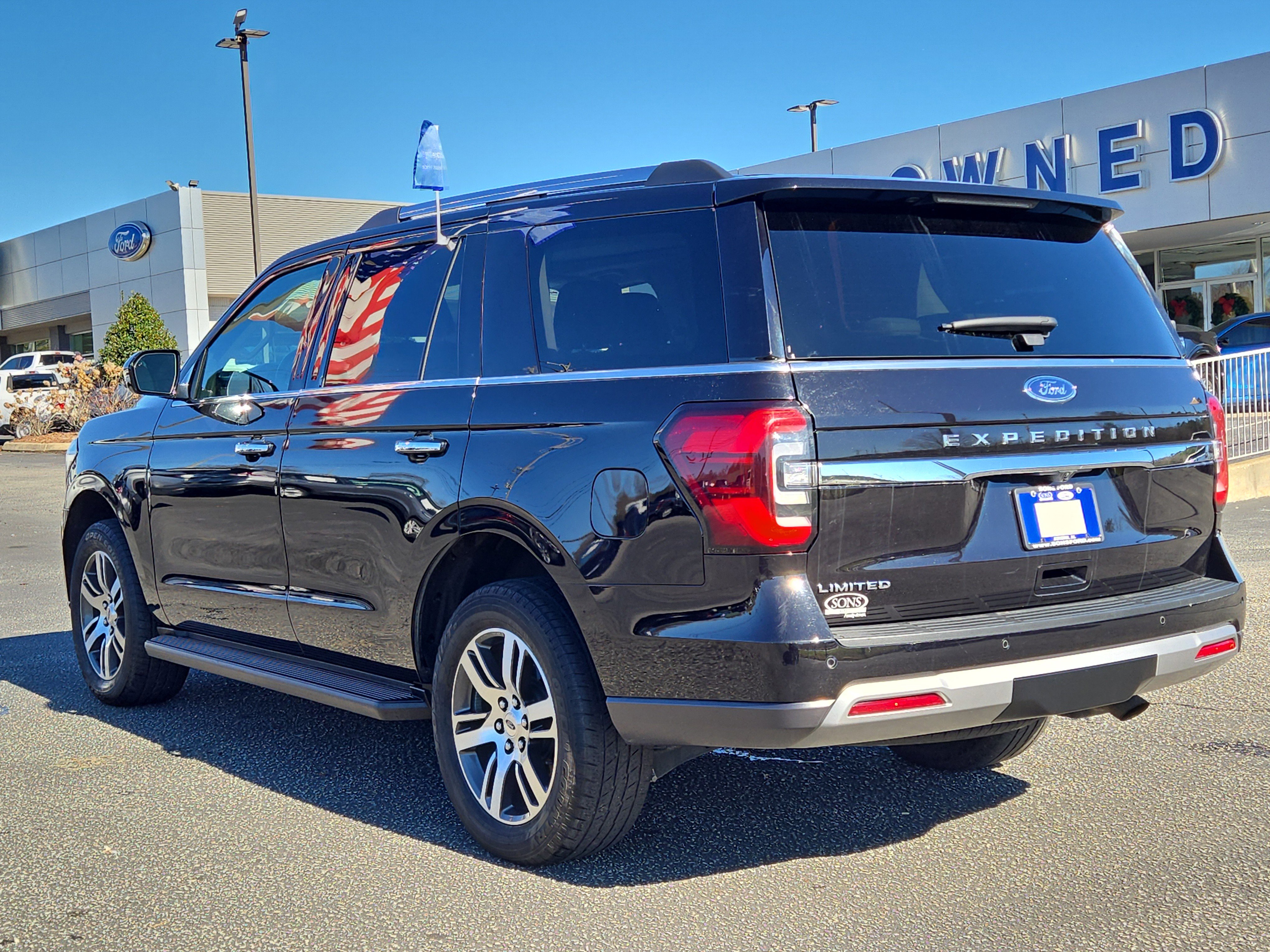 Certified 2024 Ford Expedition Limited image 8