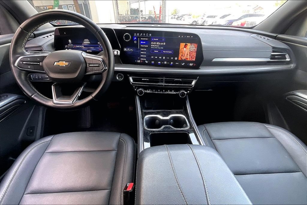 Used 2025 Chevrolet Traverse LT FWD image 16