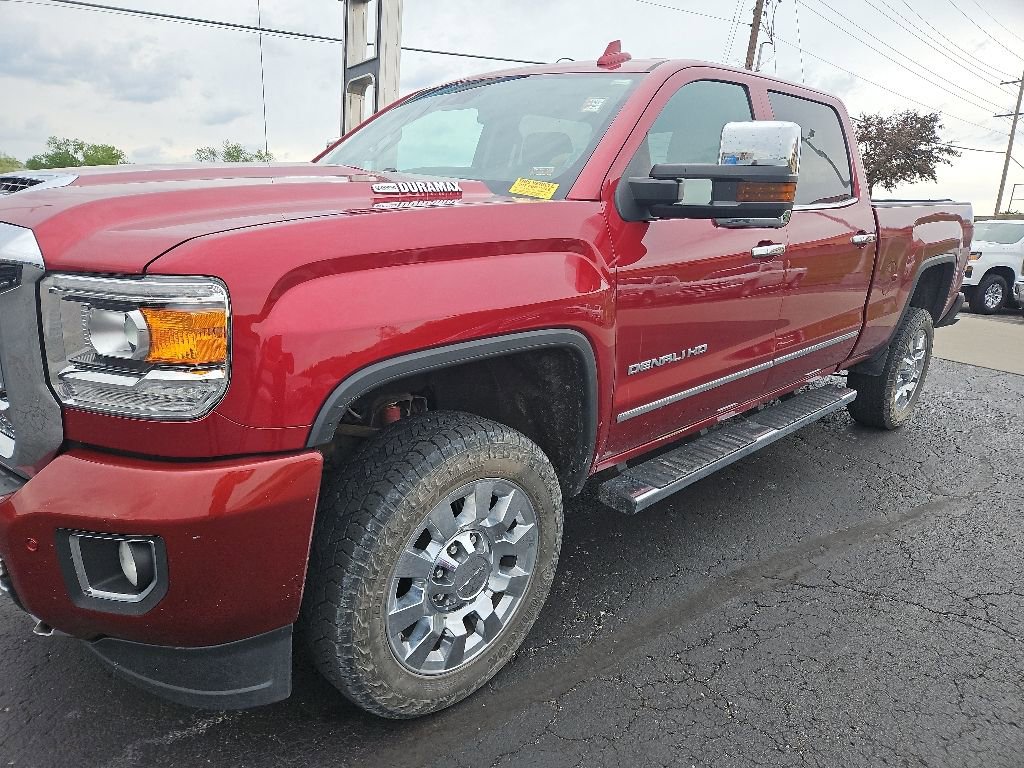 Used 2019 GMC Sierra 2500 Denali w/ Duramax Plus Package AWD/4WD image 3