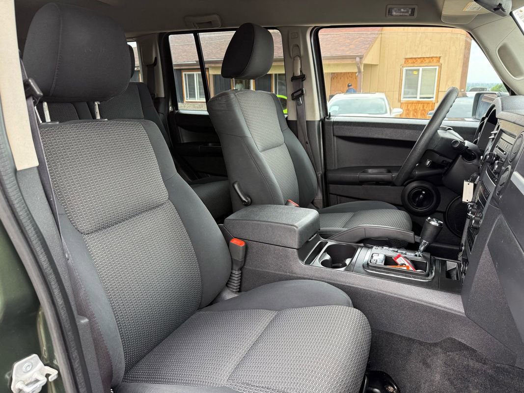 Used 2008 Jeep Commander Sport image 26