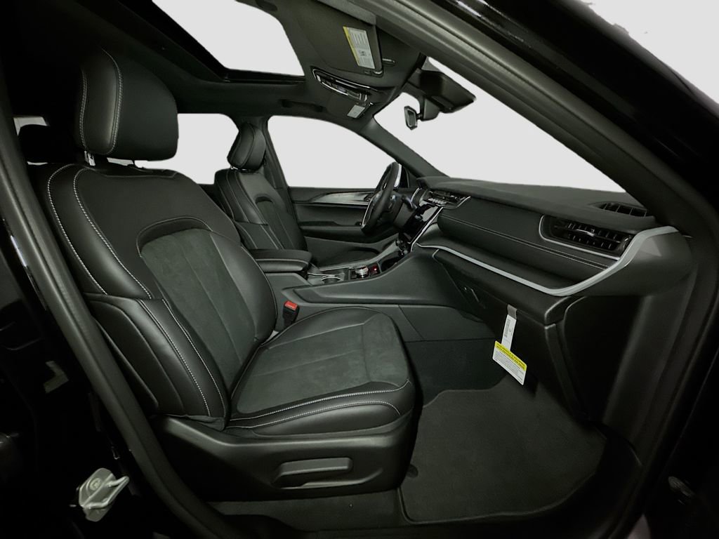 New 2025 Jeep Grand Cherokee L Altitude image 34