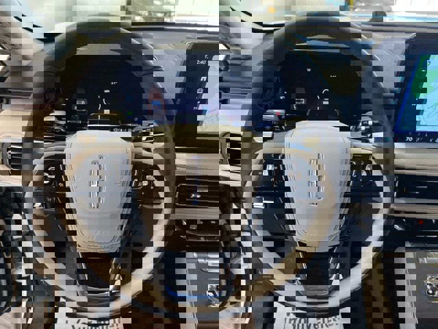 Used 2025 Lincoln Aviator AWD image 18