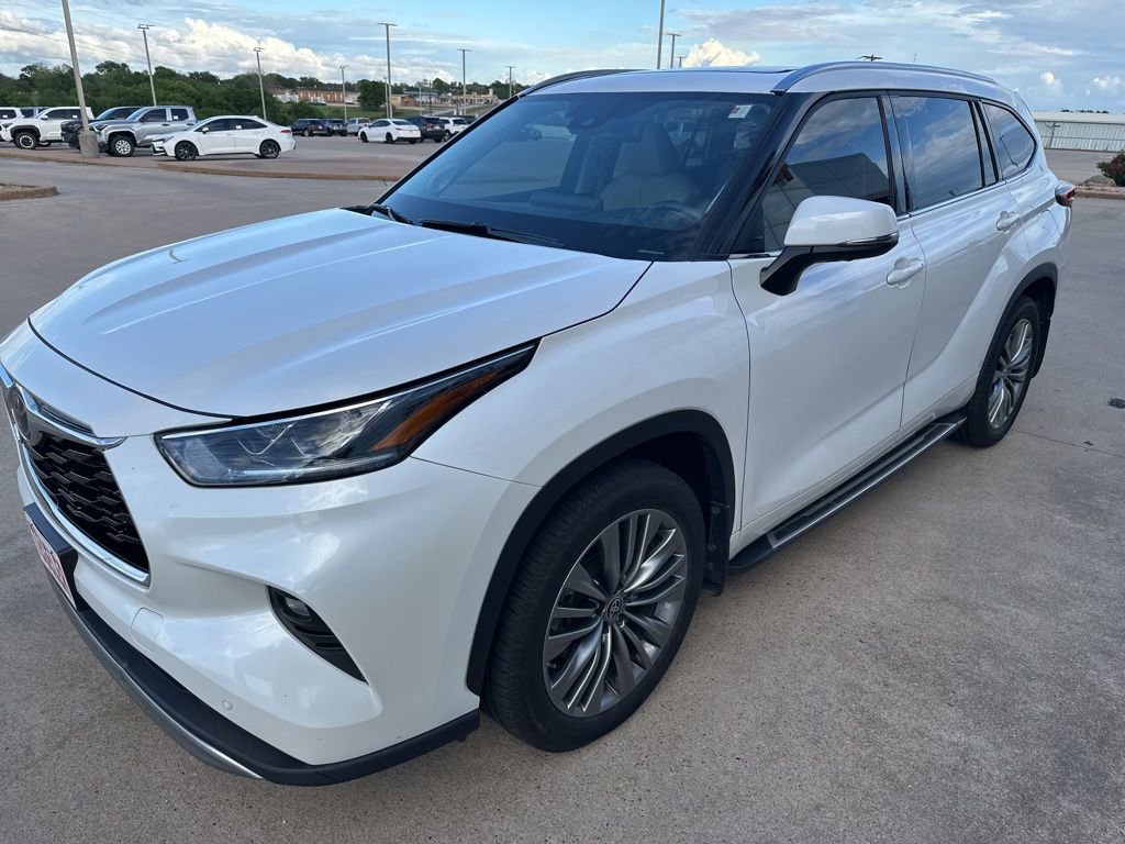 Used 2021 Toyota Highlander Platinum image 3