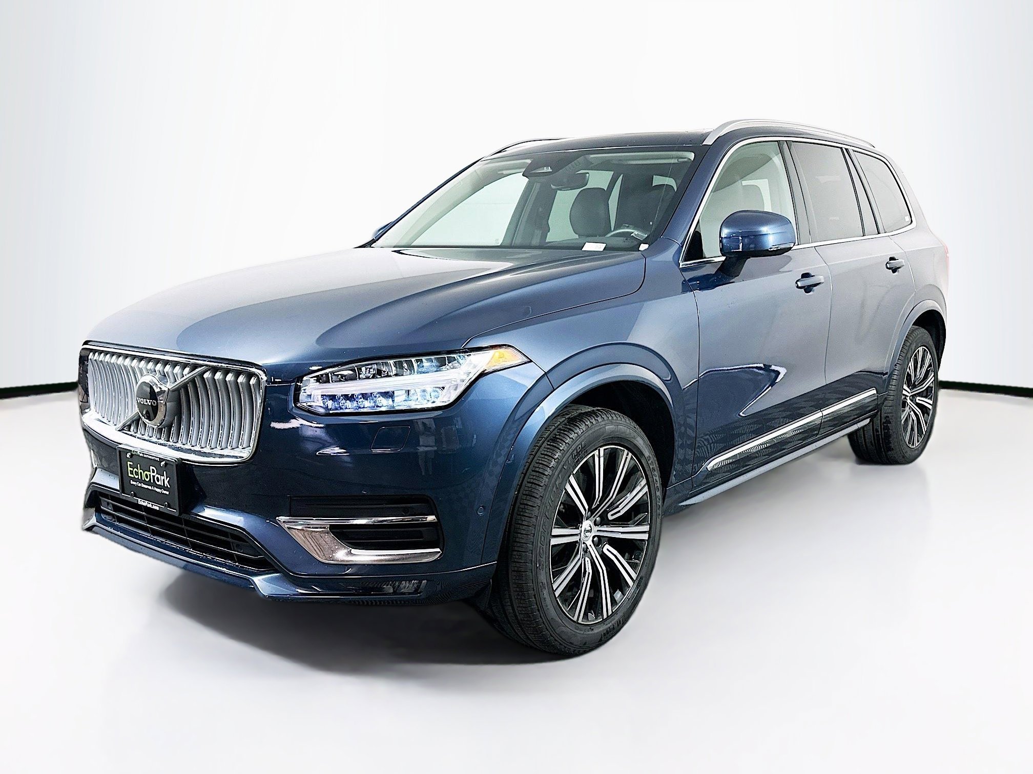 Used 2023 Volvo XC90 B6 Plus image 3