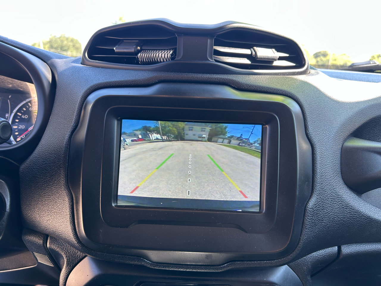 Used 2020 Jeep Renegade Latitude w/ Cold Weather Group image 11