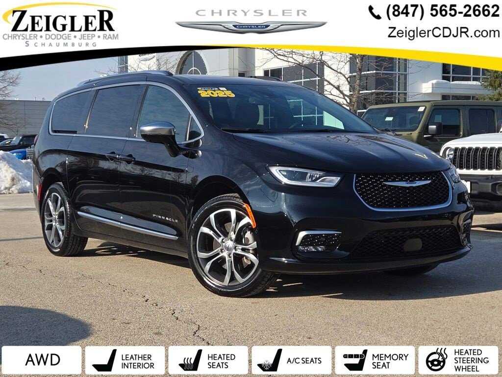 Used 2025 Chrysler Pacifica Pinnacle w/ Trailer Tow Group