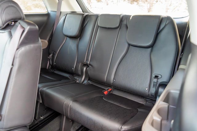 Used 2025 Kia Carnival EX image 13