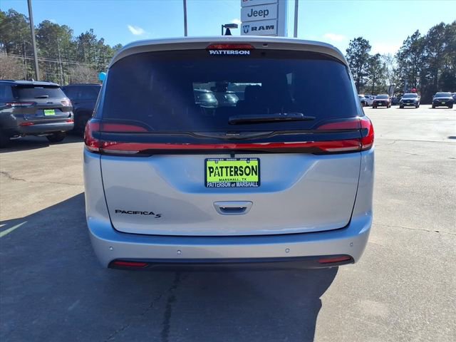 New 2026 Chrysler Pacifica Select w/ S Appearance Package FWD image 3