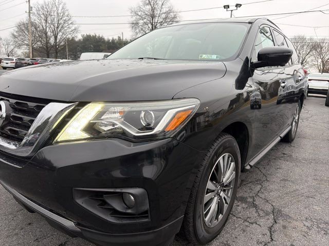 Used 2018 Nissan Pathfinder SL image 4