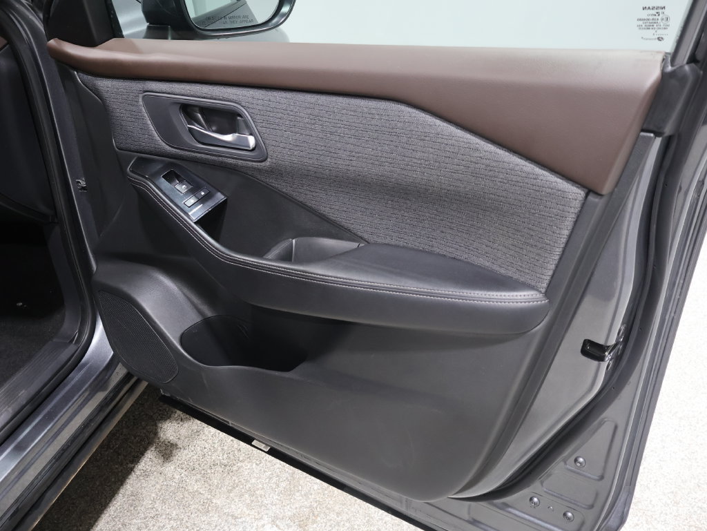 Used 2023 Nissan Rogue SV AWD/4WD image 25