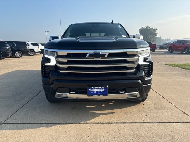 Used 2024 Chevrolet Silverado 1500 High Country w/ Technology Package AWD/4WD image 3