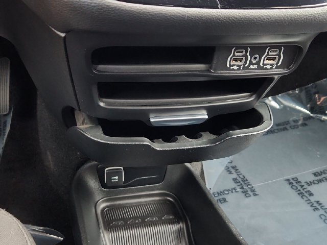 Used 2024 Chrysler Pacifica Touring FWD image 46