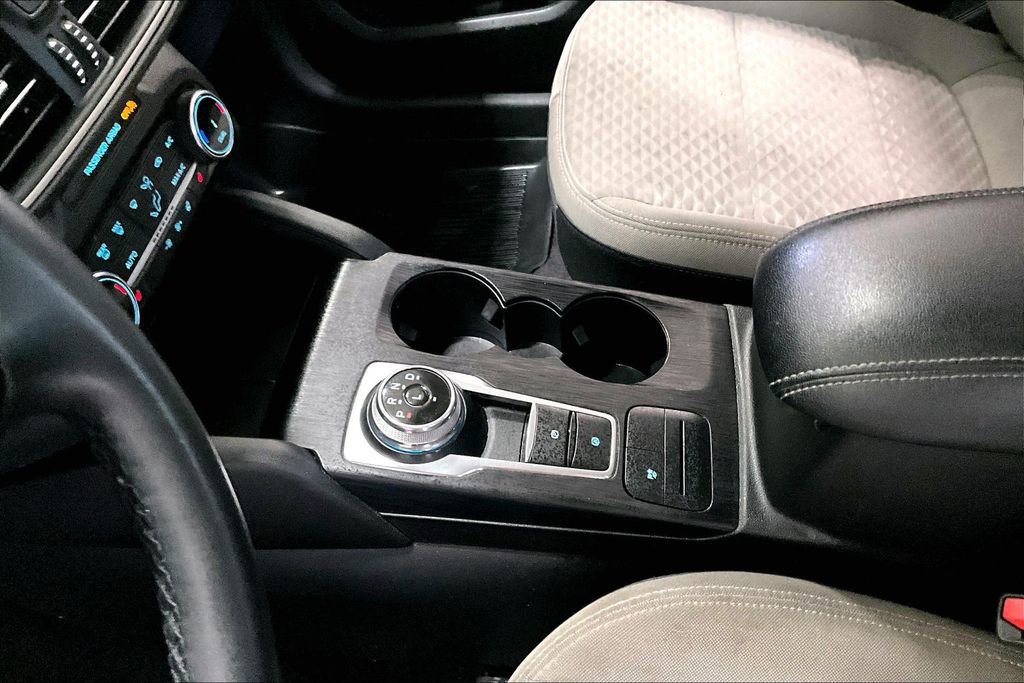 Used 2022 Ford Escape SE w/ Cold Weather Package image 18