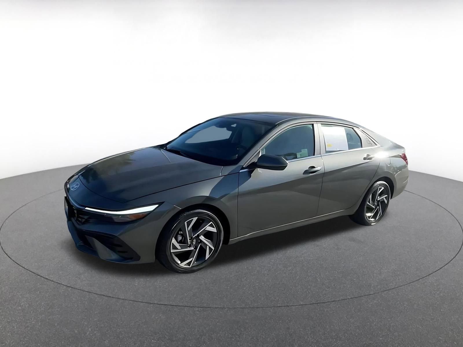 Used 2025 Hyundai Elantra Limited image 7