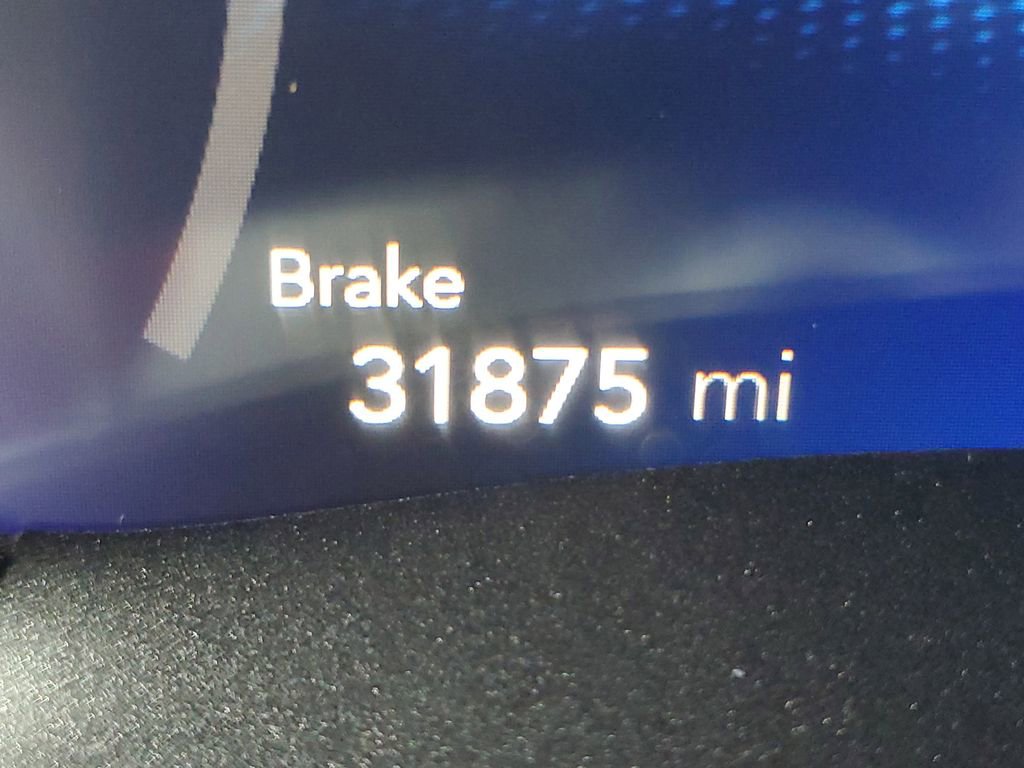 Used 2024 Chrysler Pacifica Premium image 15