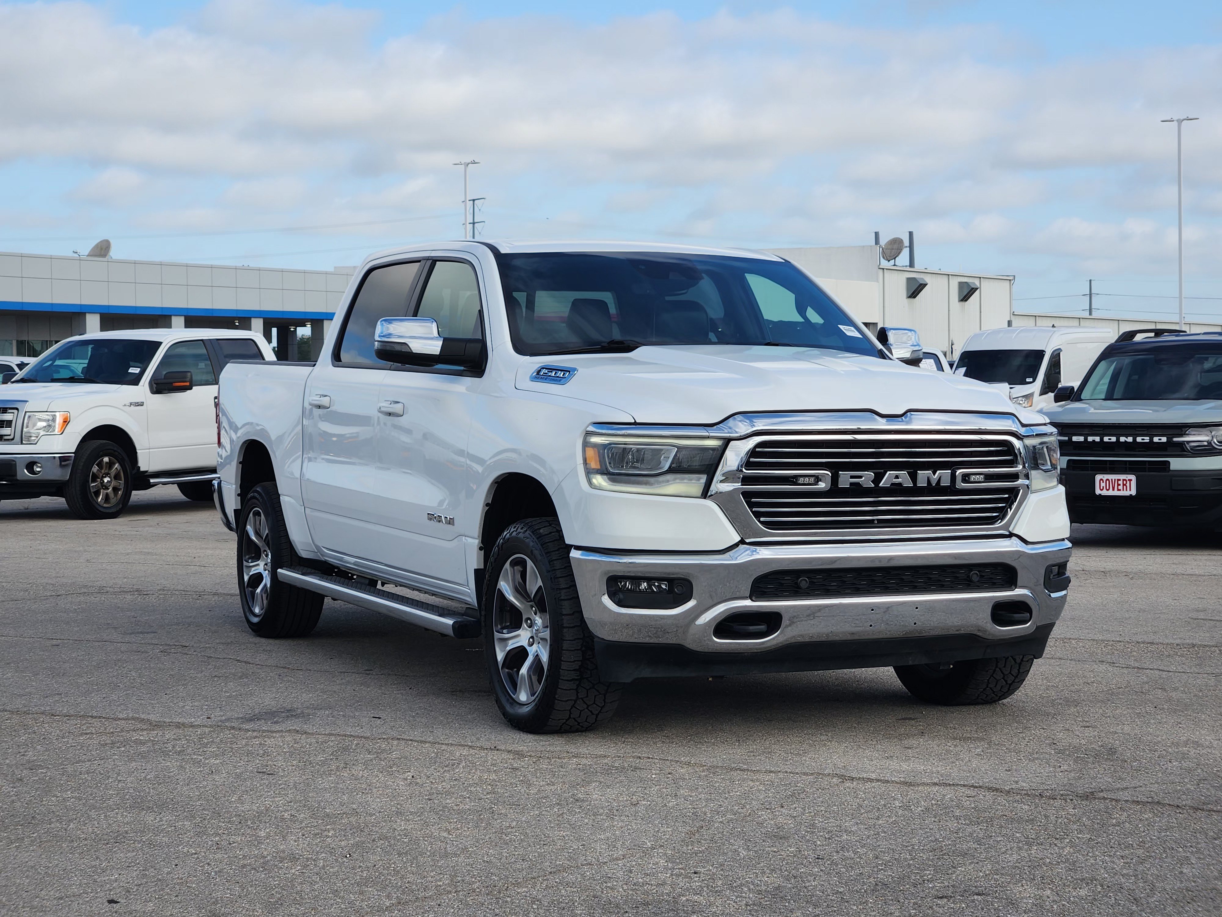 Used 2023 RAM 1500 Laramie AWD/4WD image 3