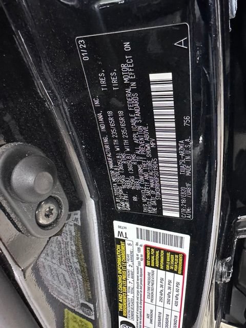 Used 2023 Toyota Highlander XLE AWD/4WD image 35
