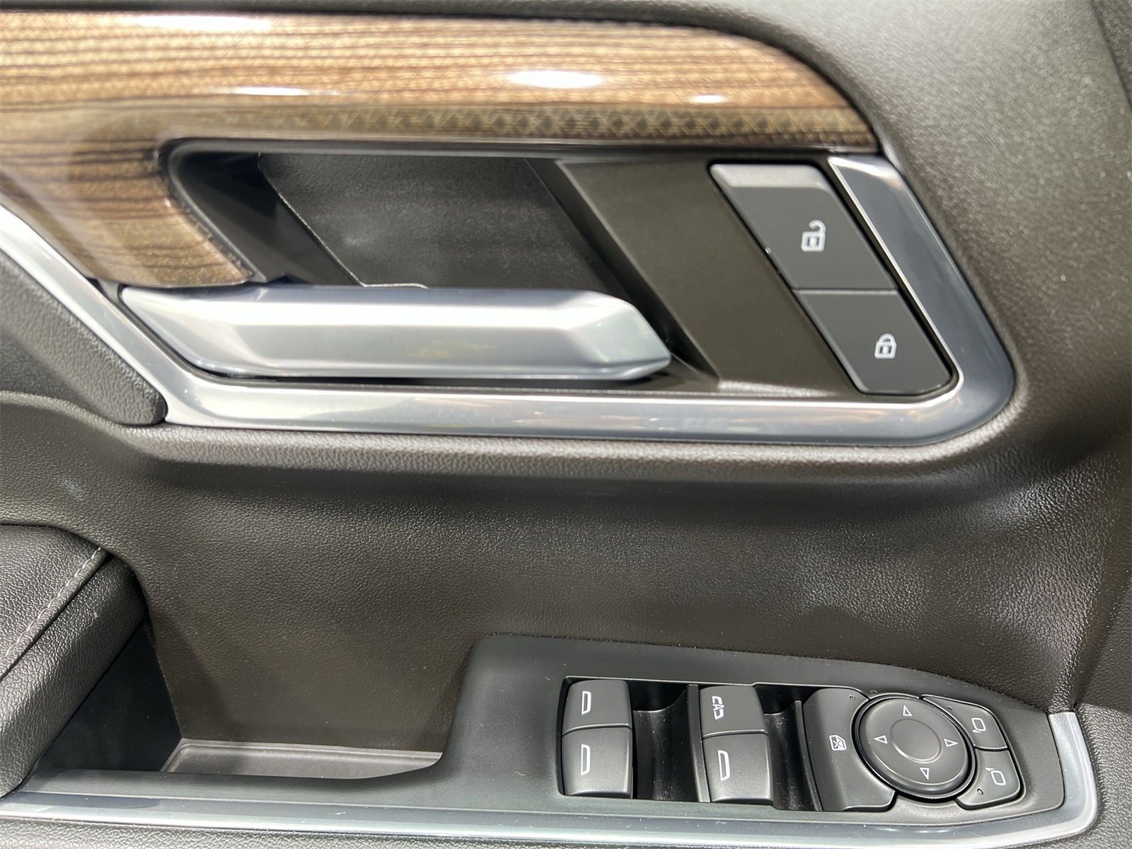 Used 2024 Chevrolet Silverado 1500 LT image 13