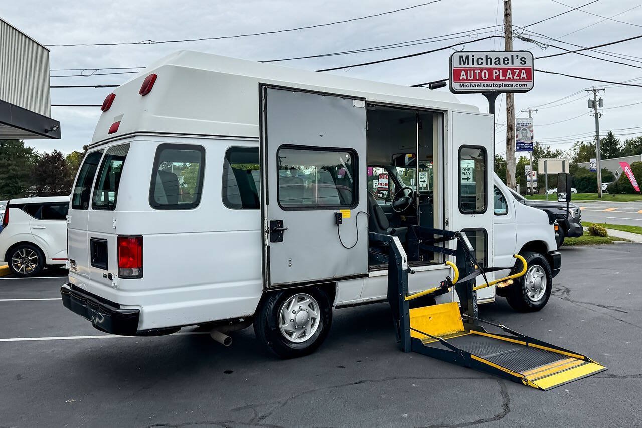 Used 2014 Ford E-350 and Econoline 350 Extended Super Duty w/ Power Group RWD image 5