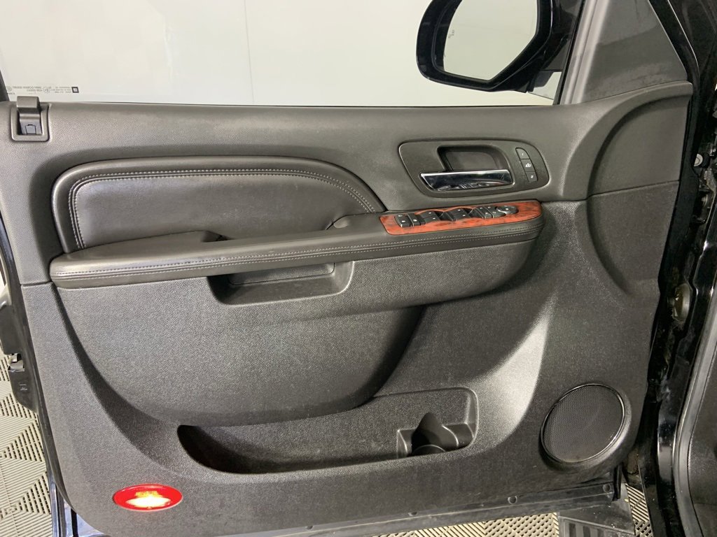 Used 2013 Cadillac Escalade Premium image 25