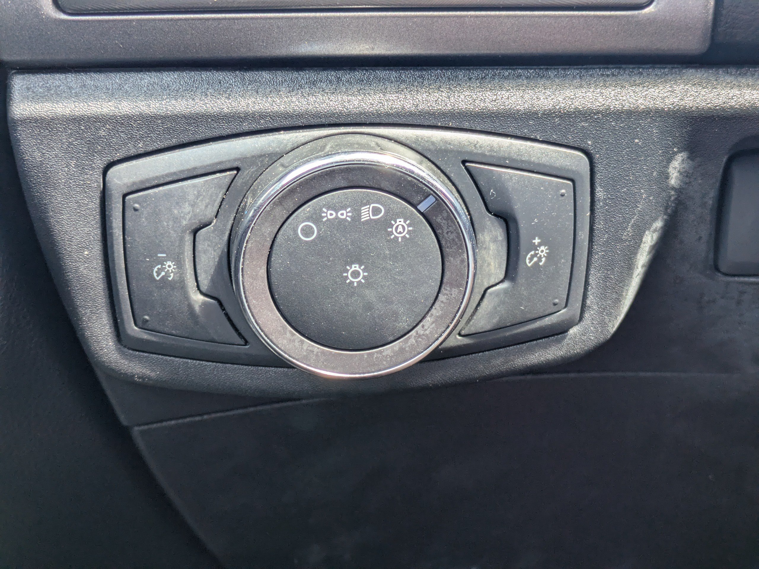 Used 2019 Ford Fusion SEL FWD image 25