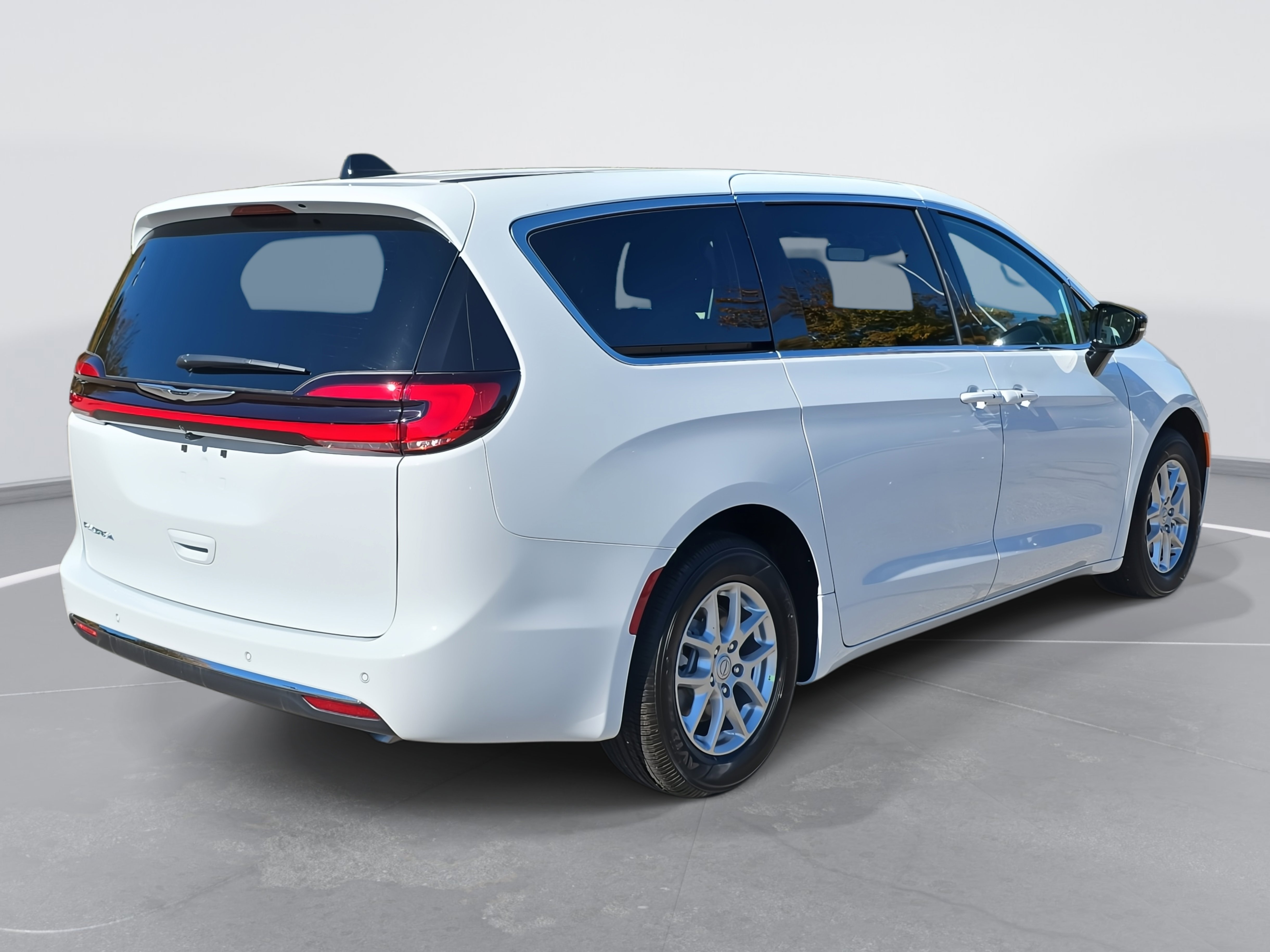 New 2026 Chrysler Pacifica Select image 5