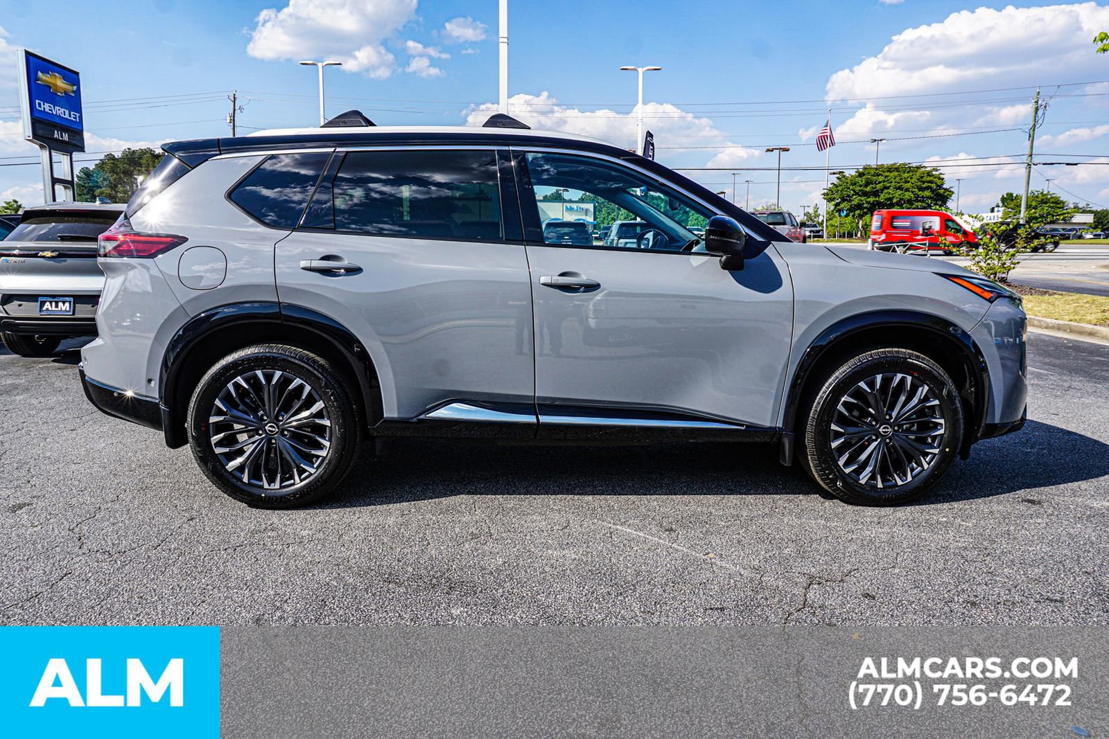 Used 2025 Nissan Rogue Platinum FWD image 11