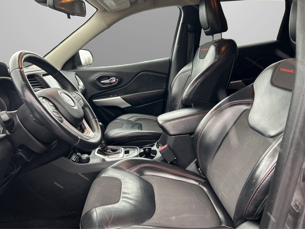 Used 2017 Jeep Cherokee Trailhawk image 9