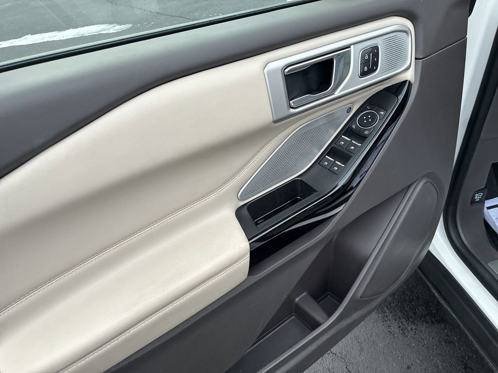 Used 2022 Ford Explorer Platinum w/ Equipment Group 601A image 13